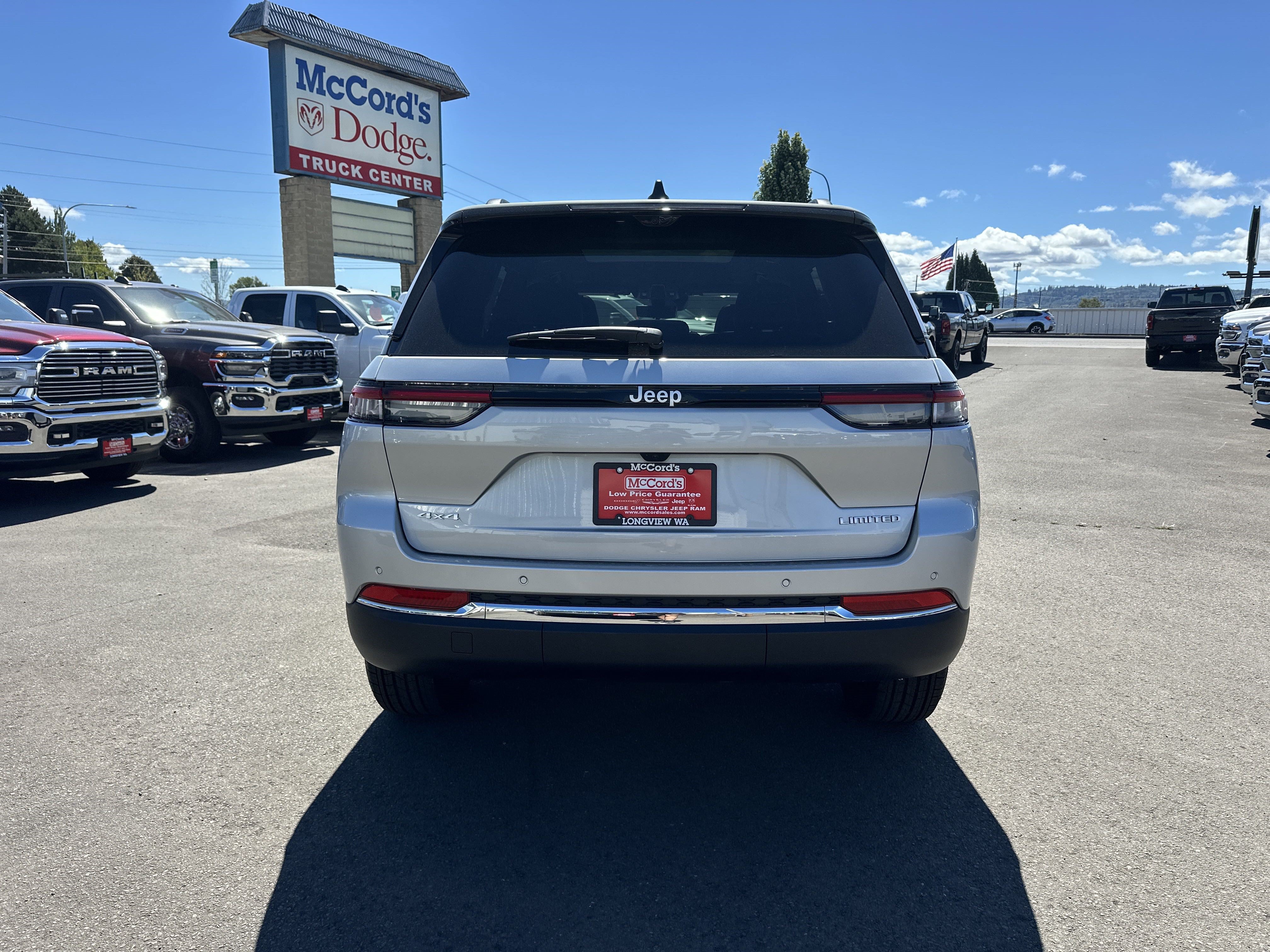 New 2025 Jeep Grand Cherokee Limited w/ Luxury Tech Group II AWD/4WD image 4