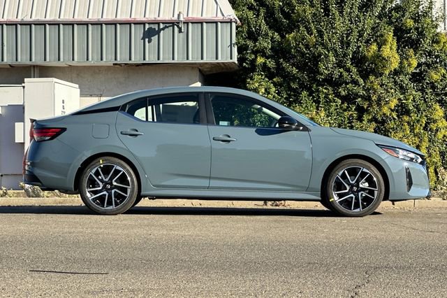 New 2025 Nissan Sentra SR image 3