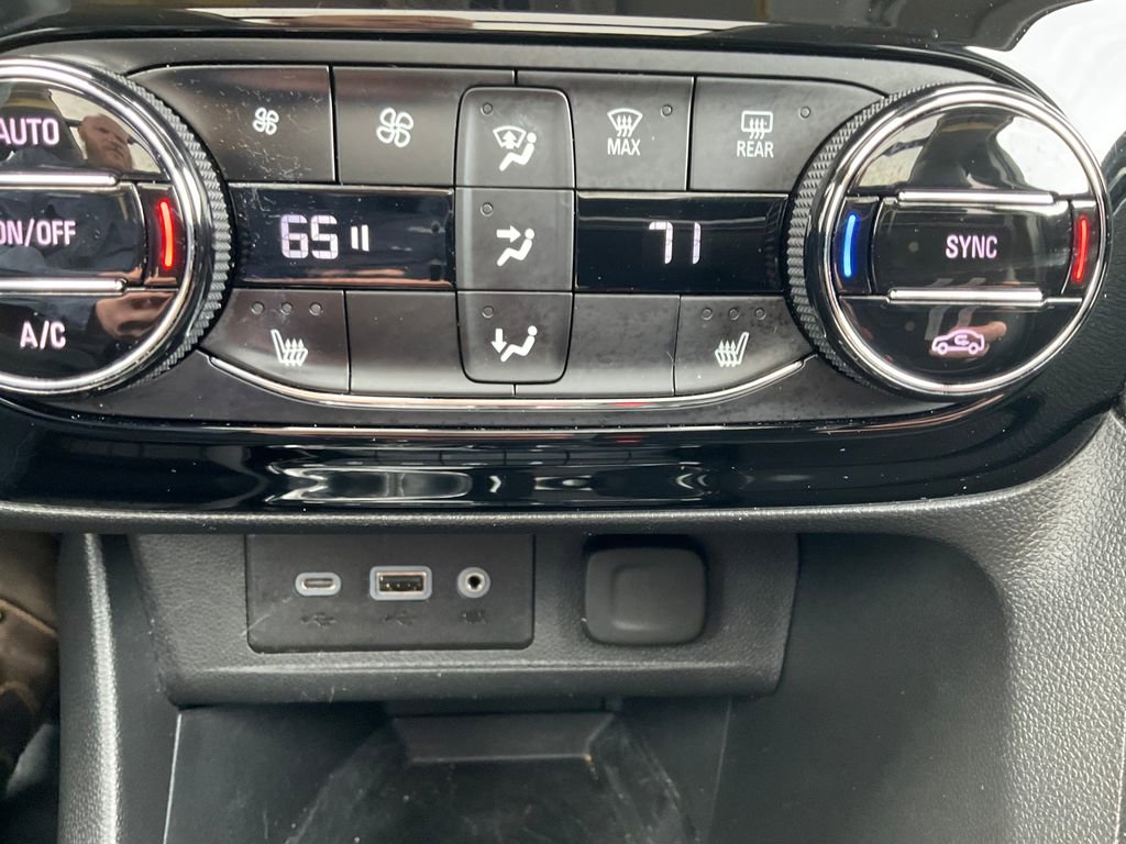 Used 2023 Buick Encore GX Essence w/ Experience Buick Package AWD/4WD image 10