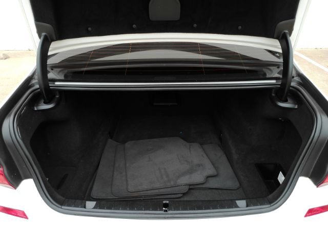 Used 2019 BMW 750i w/ Executive Package RWD image 31