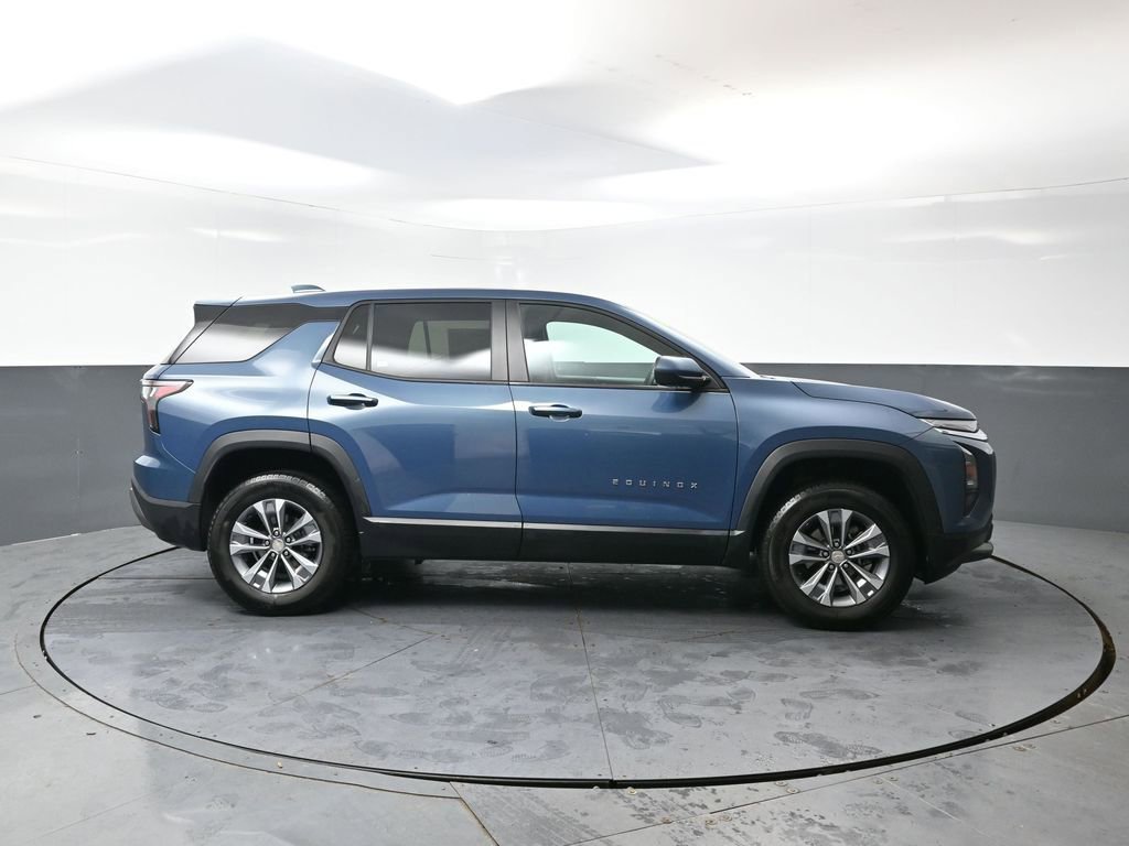 Used 2025 Chevrolet Equinox LT AWD/4WD image 4