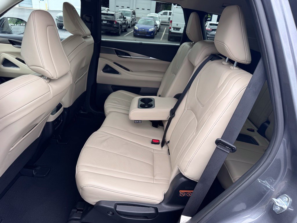Used 2023 INFINITI QX60 Luxe w/ Performance Audio Package FWD image 32