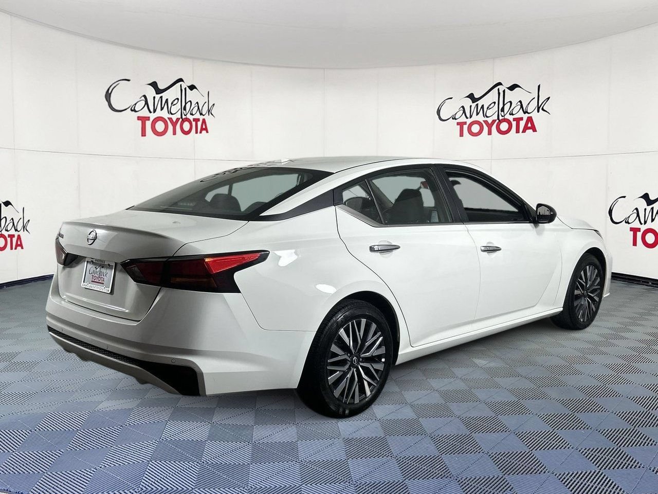 Used 2025 Nissan Altima 2.5 SV FWD image 7