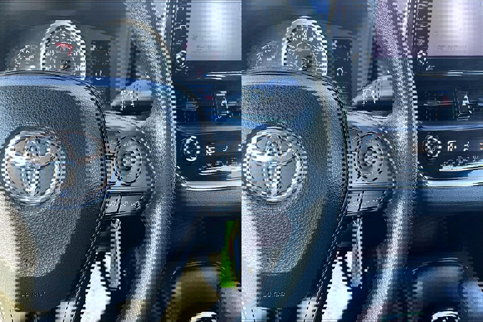 Used 2021 Toyota Corolla LE image 19