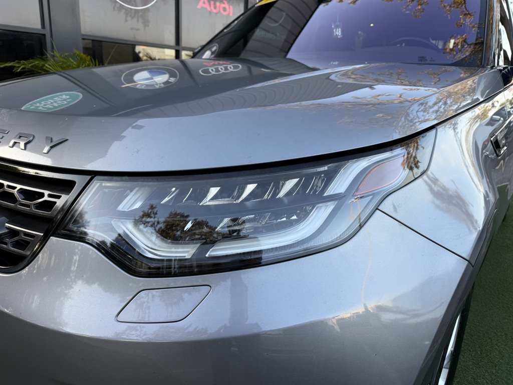 Used 2020 Land Rover Discovery SE AWD/4WD image 10