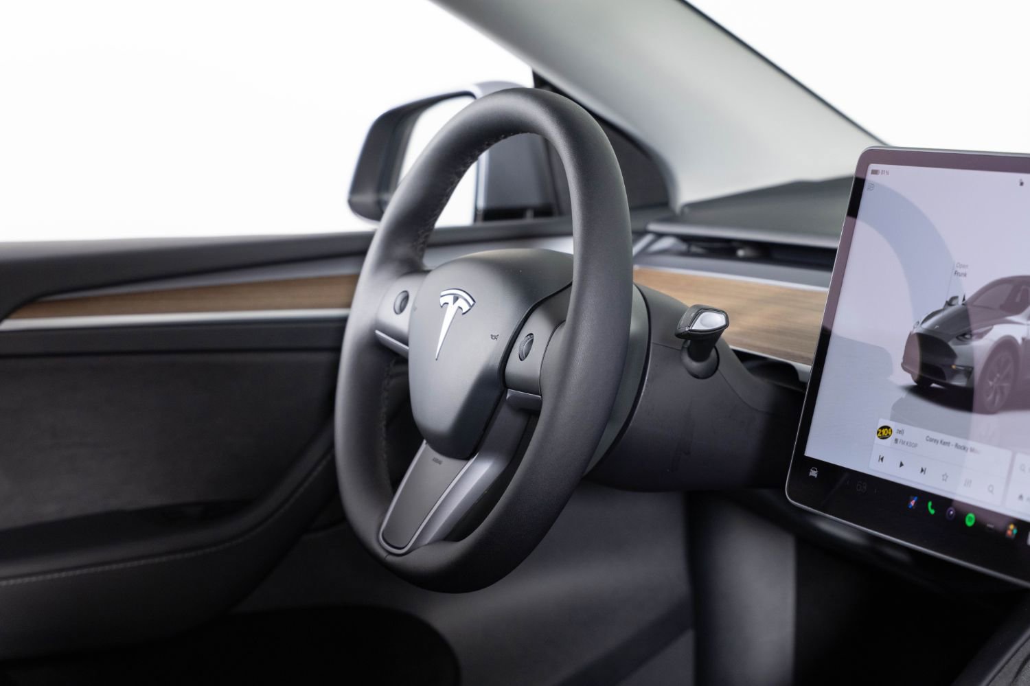 Used 2025 Tesla Model Y Long Range image 25