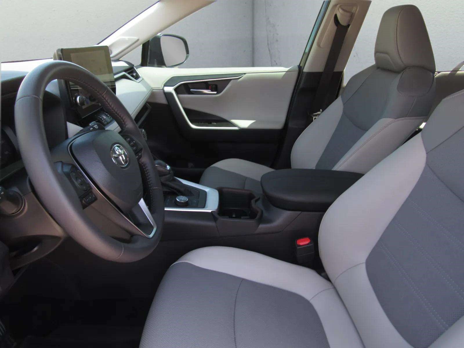 Used 2025 Toyota RAV4 Limited w/ Advanced Technology Package AWD/4WD image 16