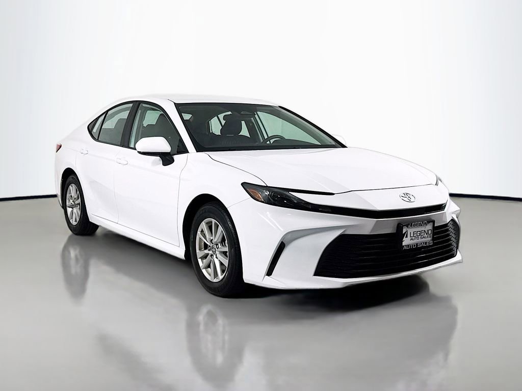 Used 2025 Toyota Camry LE FWD image 3