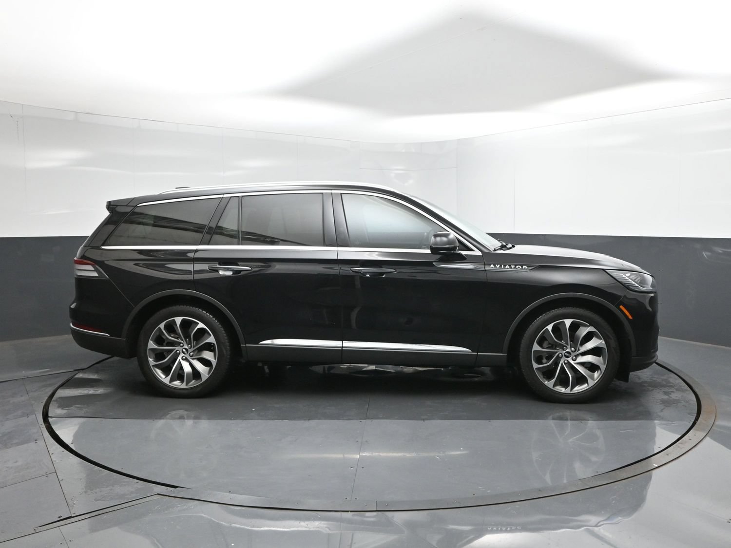 Used 2025 Lincoln Aviator 2WD image 11