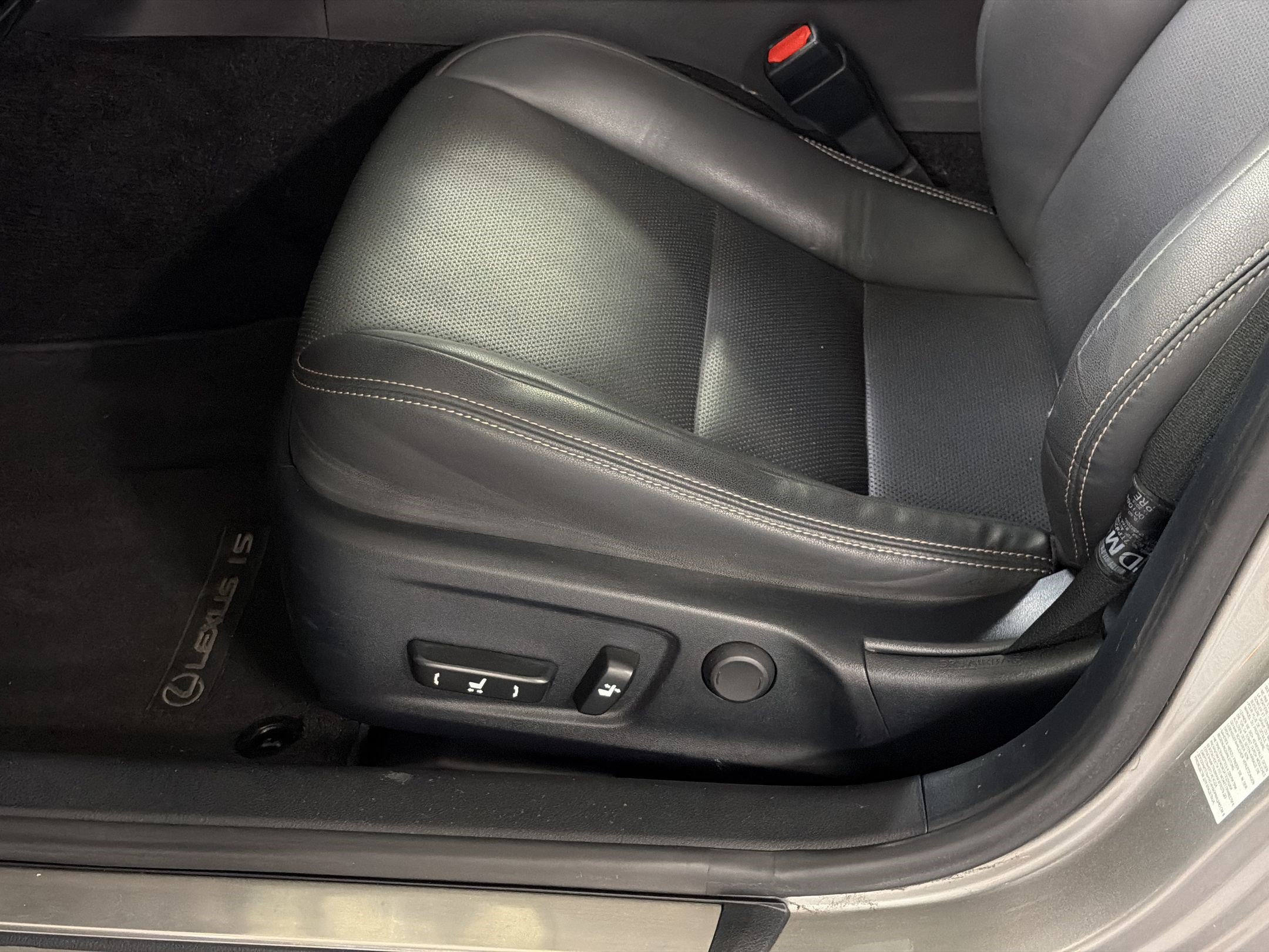 Used 2016 Lexus IS 200t w/ Navigation System Package RWD image 15