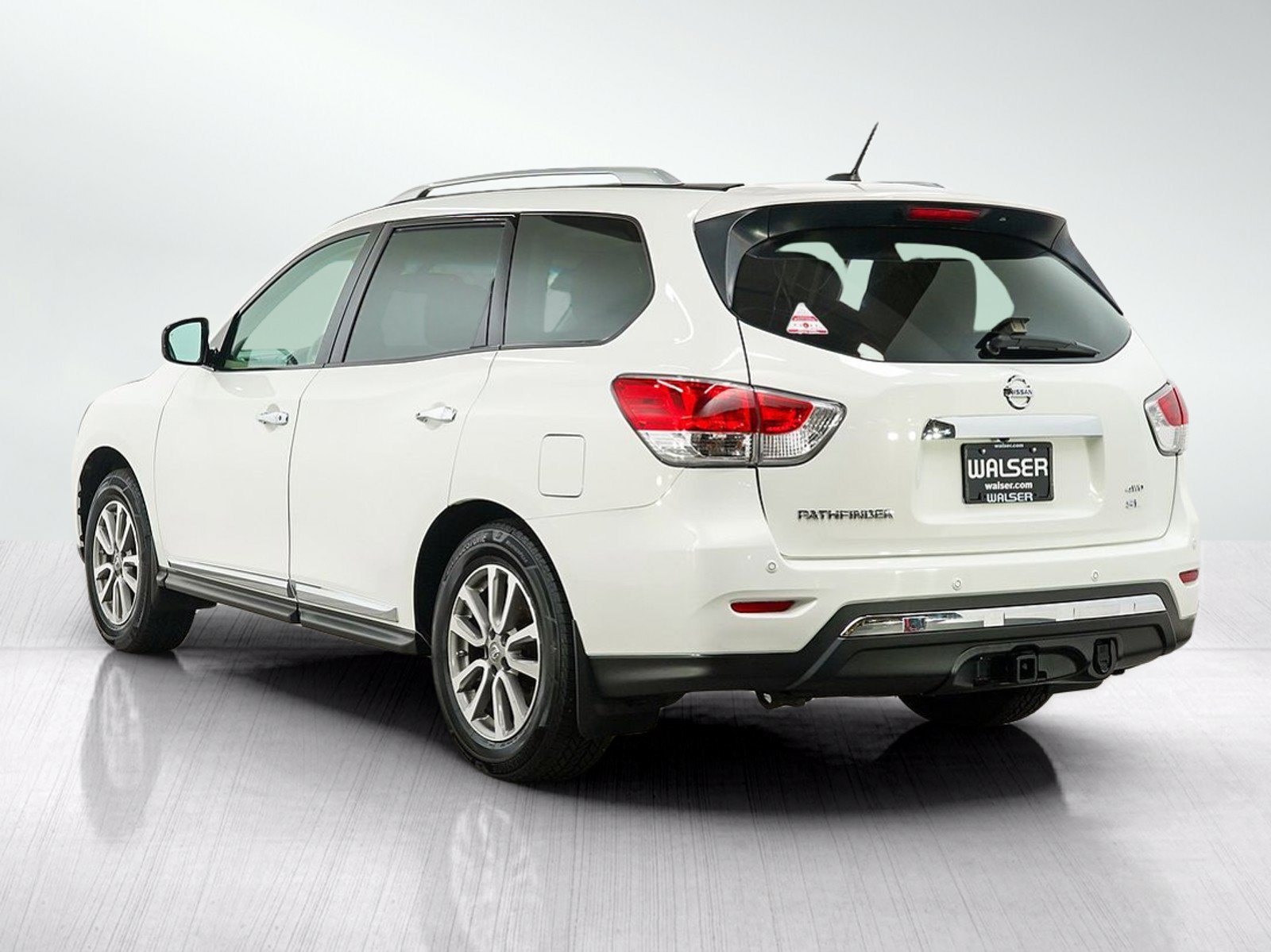 Used 2014 Nissan Pathfinder SL w/ SL Premium Package AWD/4WD image 4