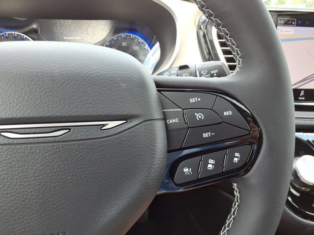 New 2027 Chrysler Pacifica Limited FWD image 12