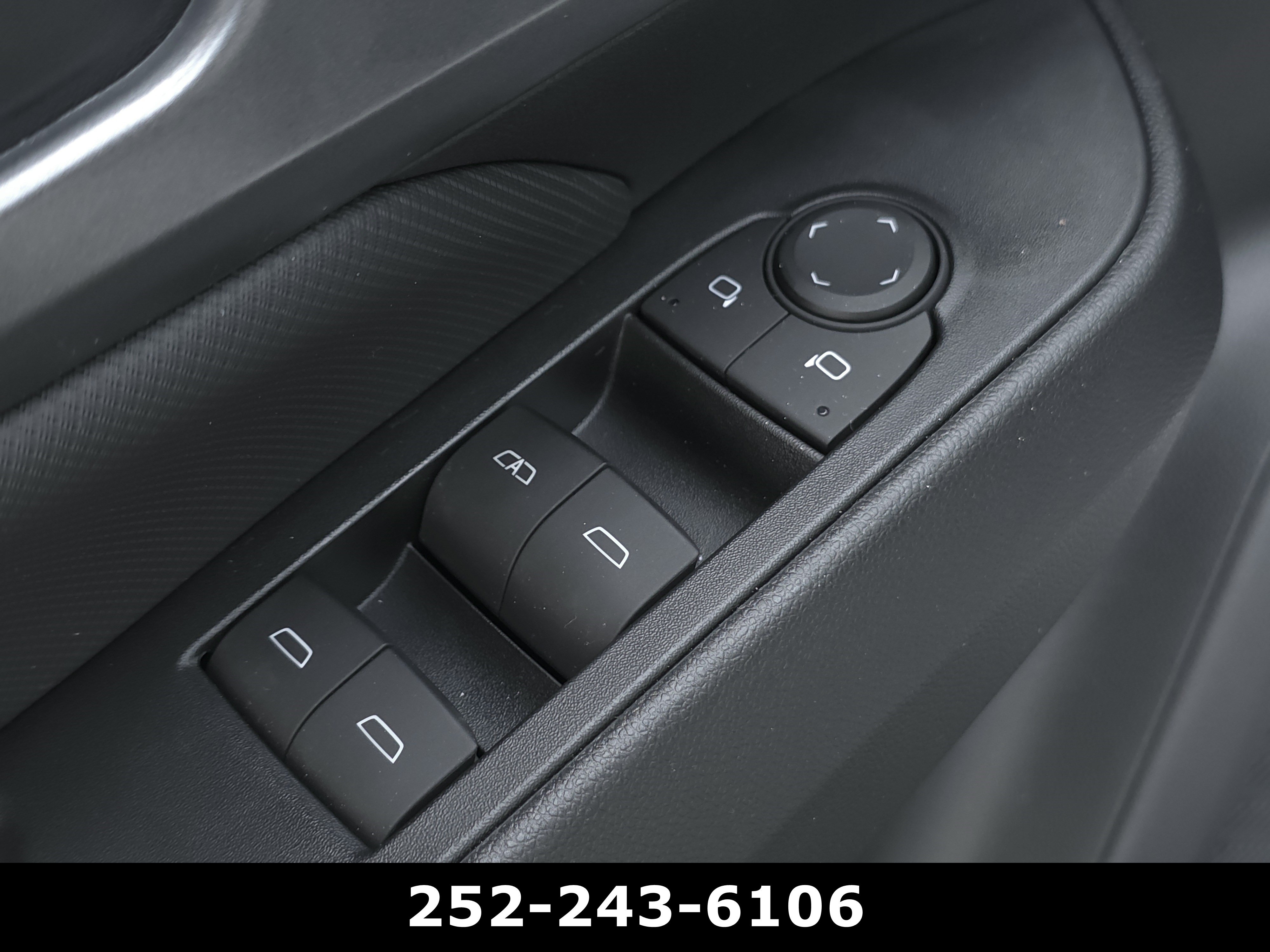 Used 2024 Chevrolet Equinox EV RS FWD image 34
