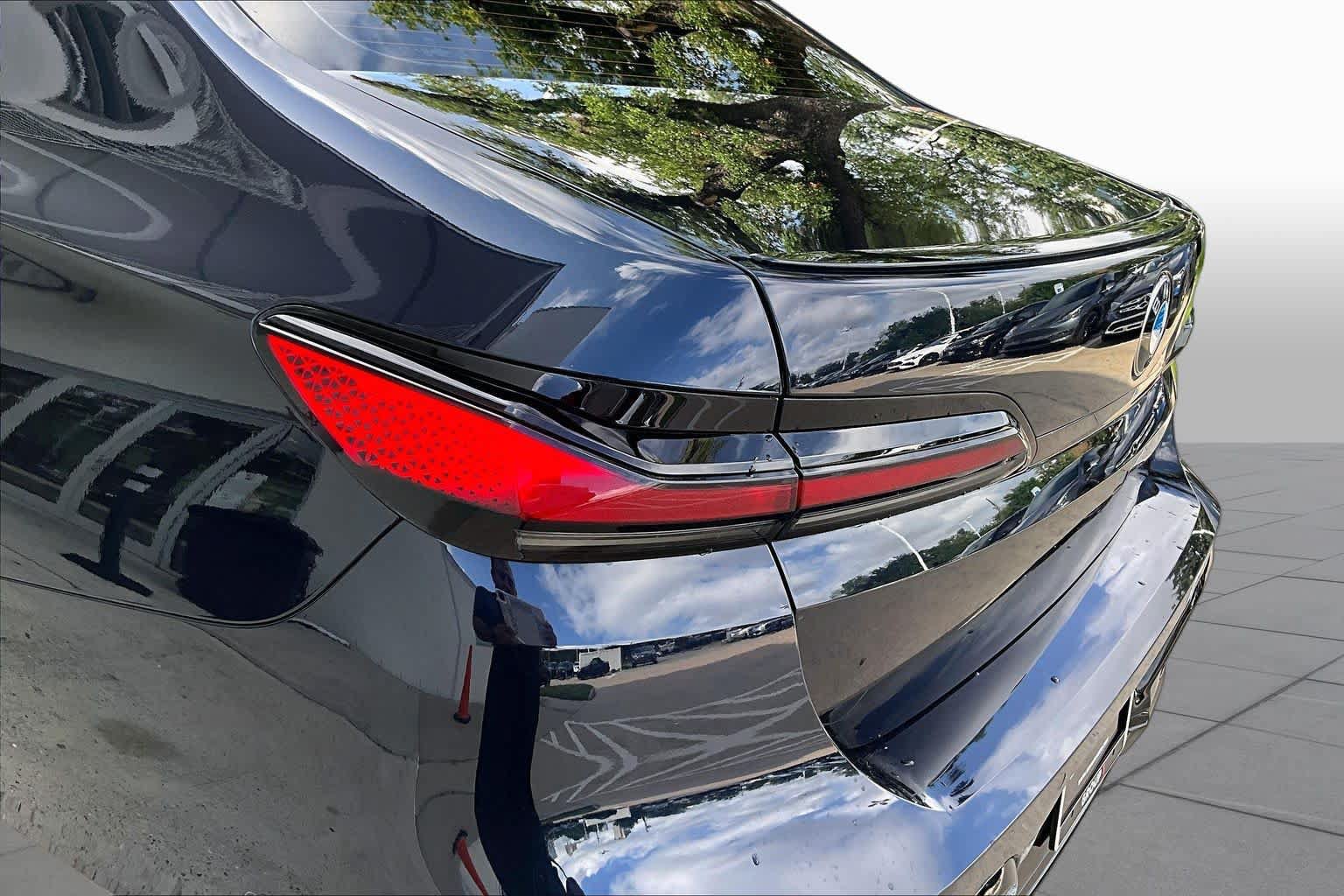 Used 2023 BMW 740i w/ Parking Assistance Package RWD image 26