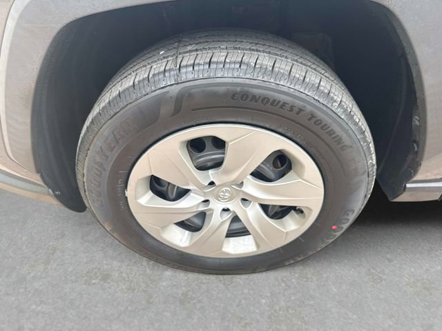 Used 2021 Toyota RAV4 LE FWD image 10
