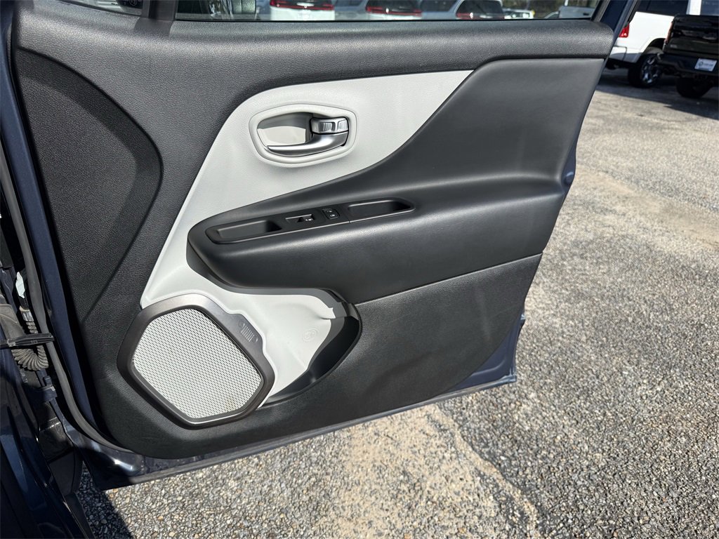 Used 2022 Jeep Renegade Limited image 37