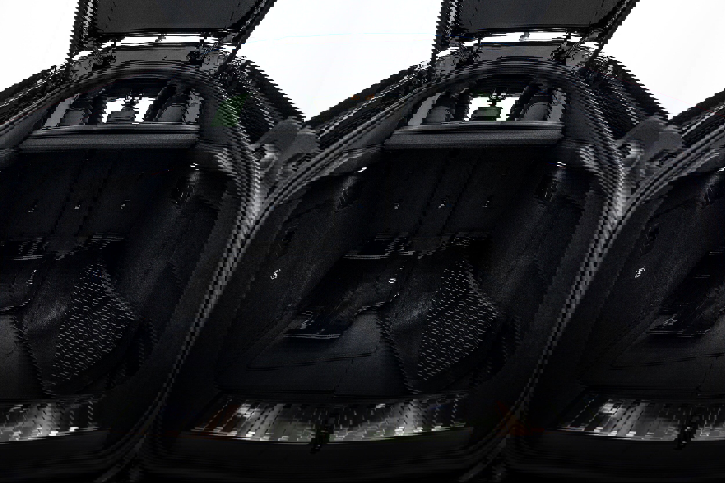 Used 2025 BMW X6 M Competition w/ Executive Package image 24