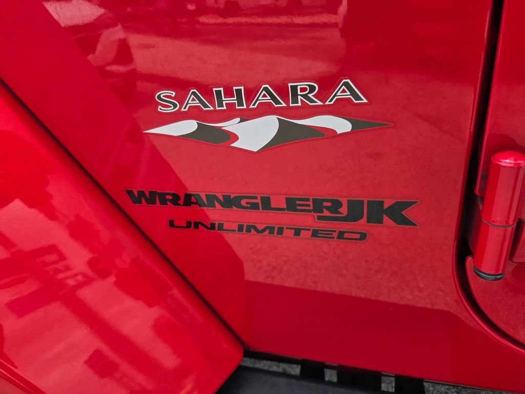 Used 2018 Jeep Wrangler Unlimited Sahara w/ Connectivity Group AWD/4WD image 5