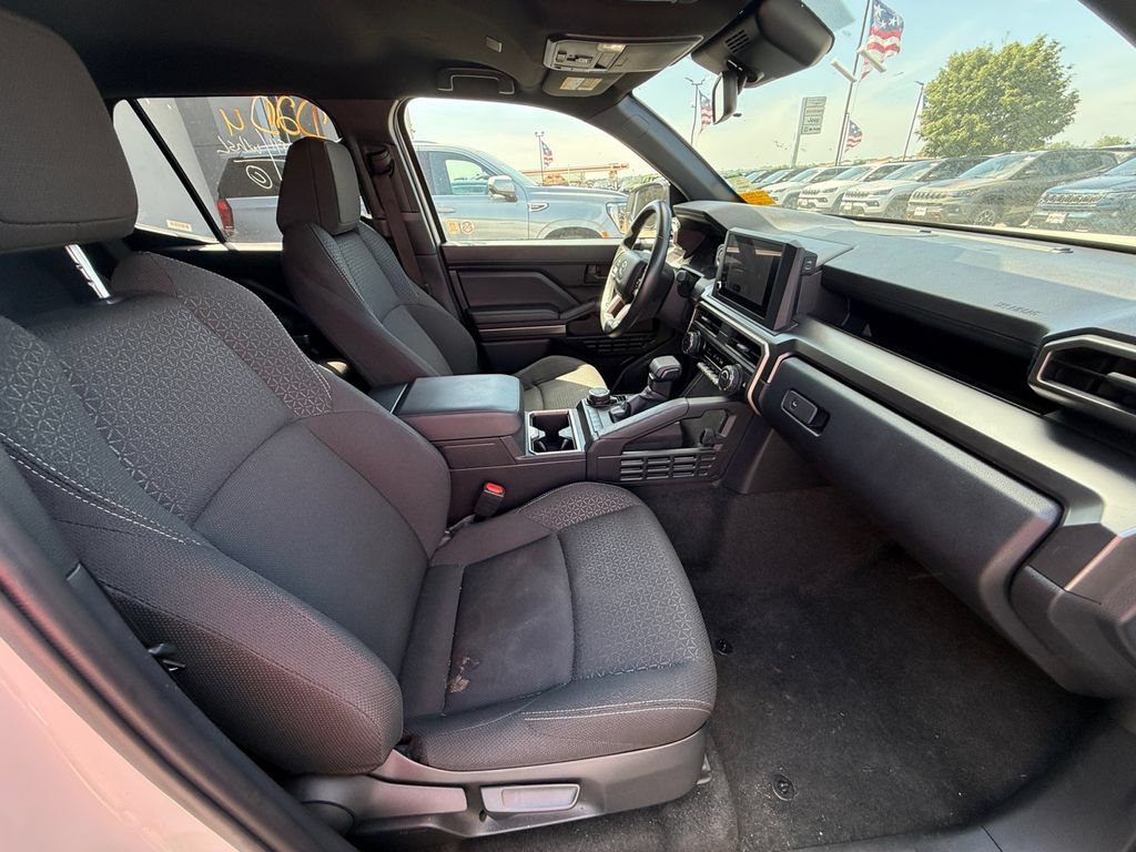 Used 2025 Toyota 4Runner SR5 AWD/4WD image 39