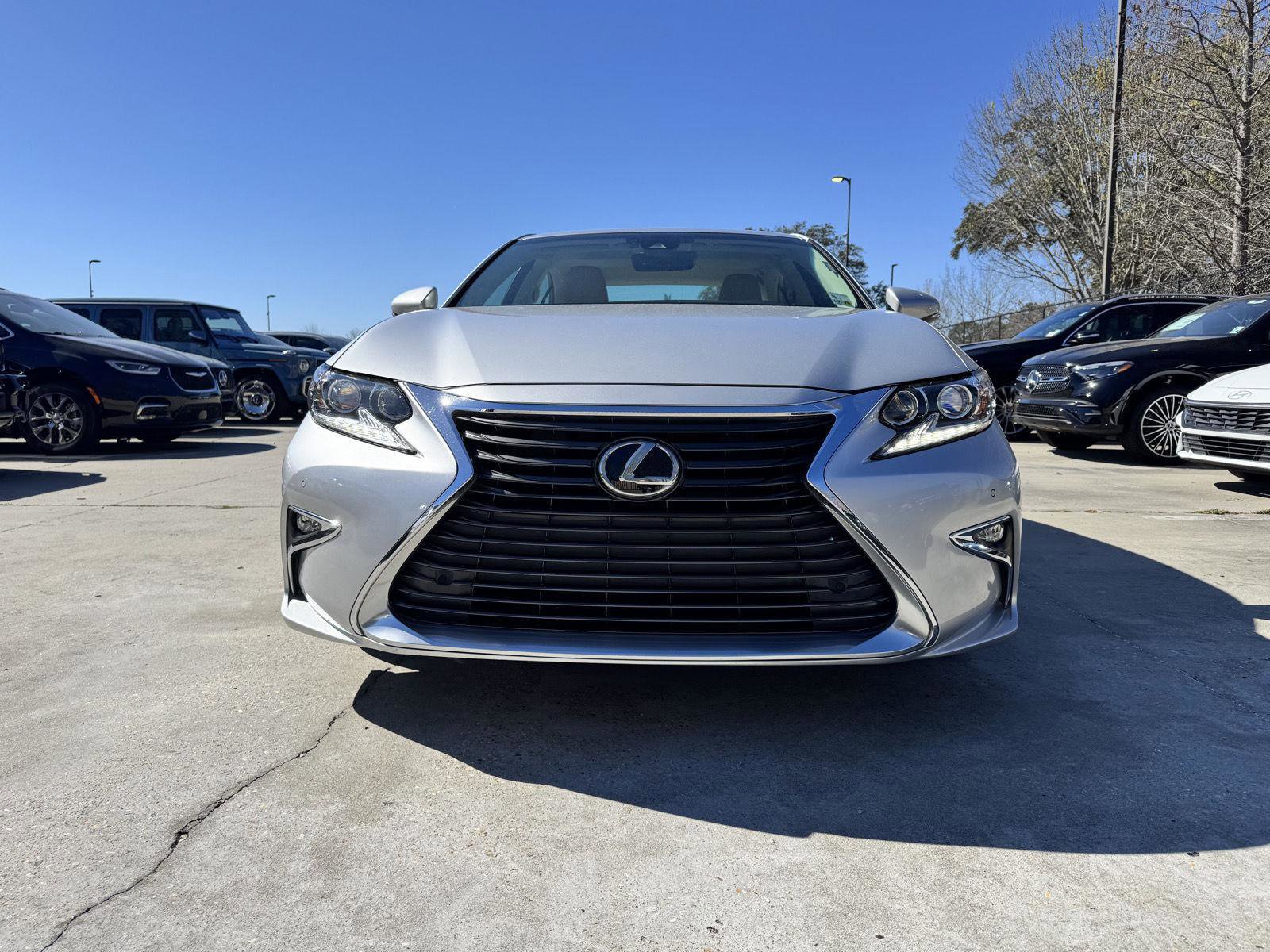 Used 2018 Lexus ES 350 w/ Luxury Package w/Wood Trim image 2