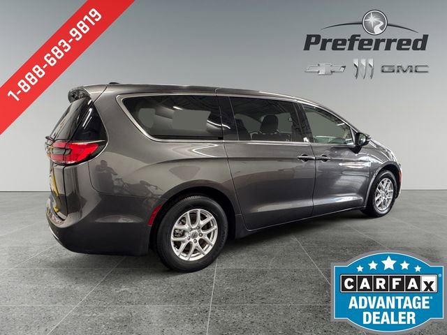 Used 2023 Chrysler Pacifica Touring-L FWD image 18