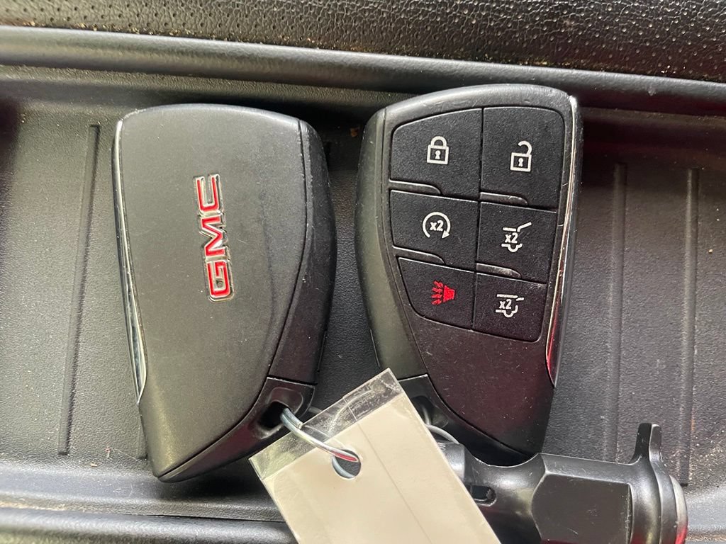 Used 2021 GMC Yukon AT4 w/ Rear Media and Nav Package AWD/4WD image 18