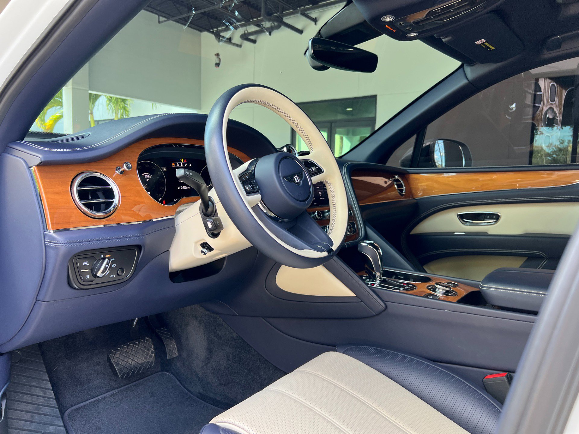 Used 2021 Bentley Bentayga image 20