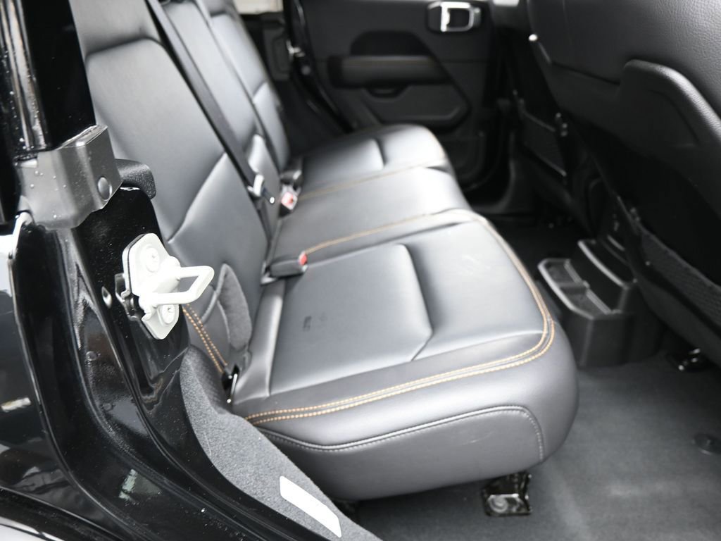 Used 2024 Jeep Wrangler Sahara image 34