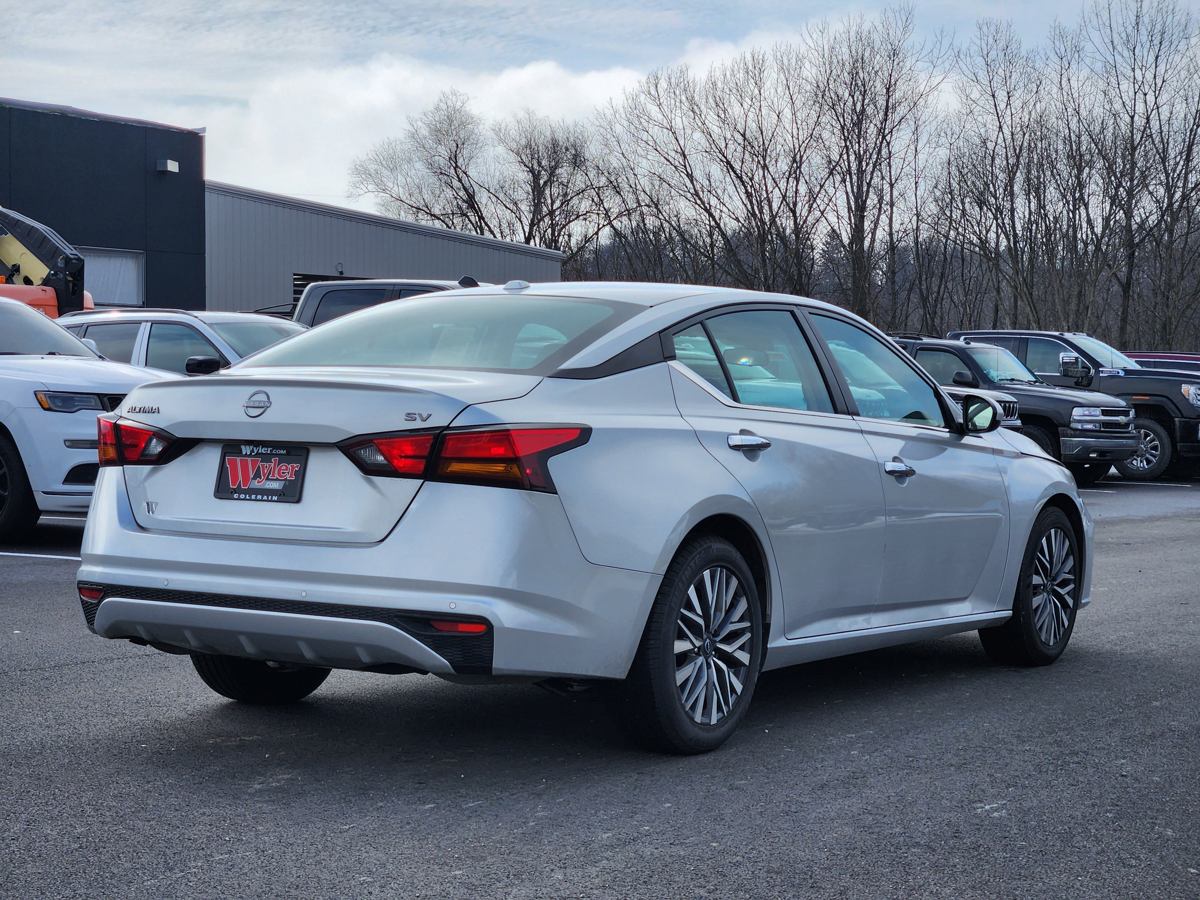 Used 2023 Nissan Altima 2.5 SV image 14