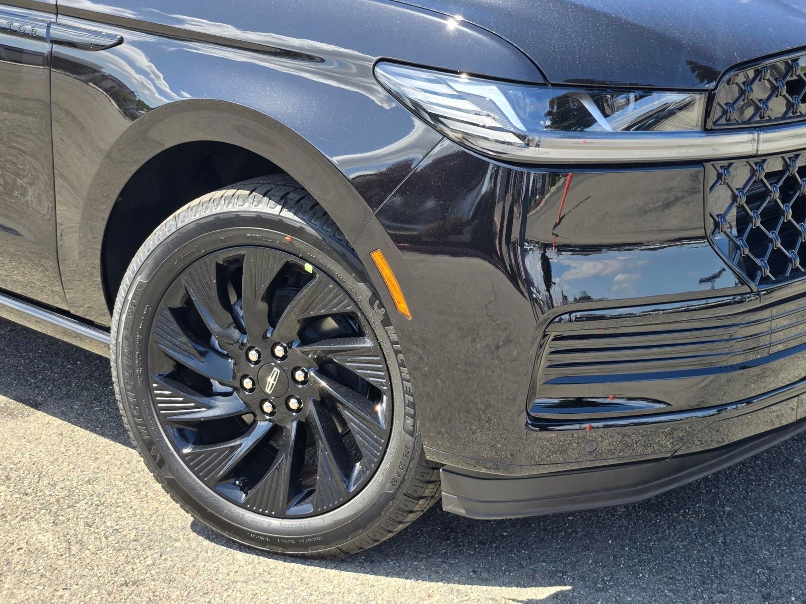 New 2026 Lincoln Navigator L Reserve AWD/4WD image 6