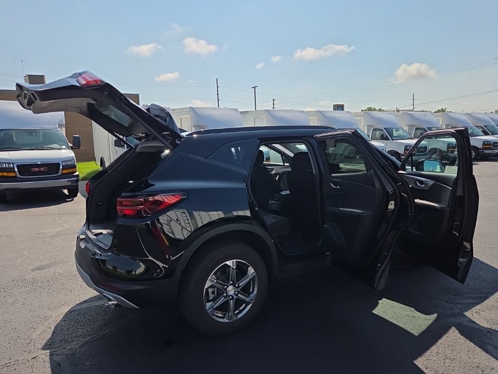 Used 2024 Chevrolet Blazer LT w/ Convenience Package FWD image 16