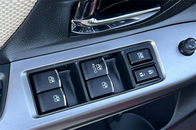 Used 2017 Subaru Crosstrek 2.0i Premium image 12