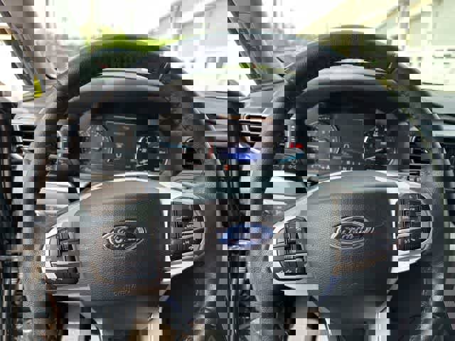 Used 2022 Ford Explorer XLT w/ Equipment Group 202A AWD/4WD image 11