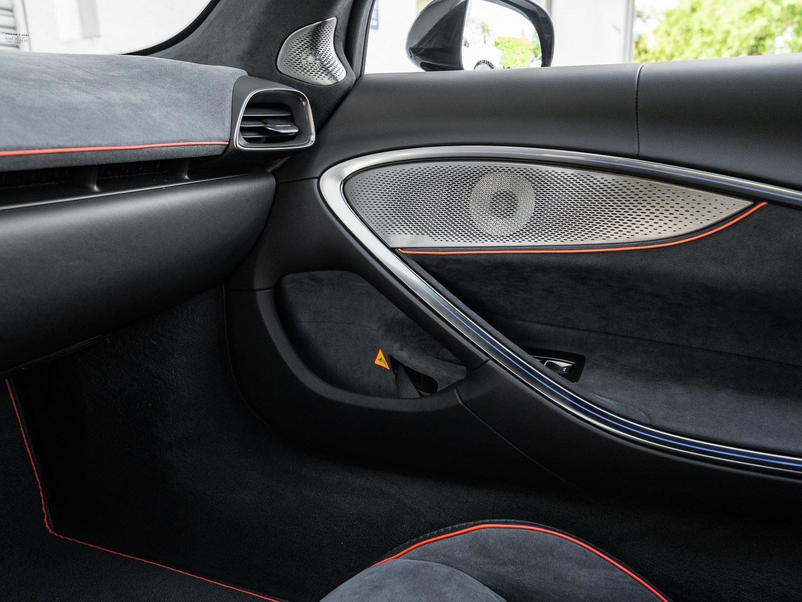 Used 2025 McLaren Artura image 30