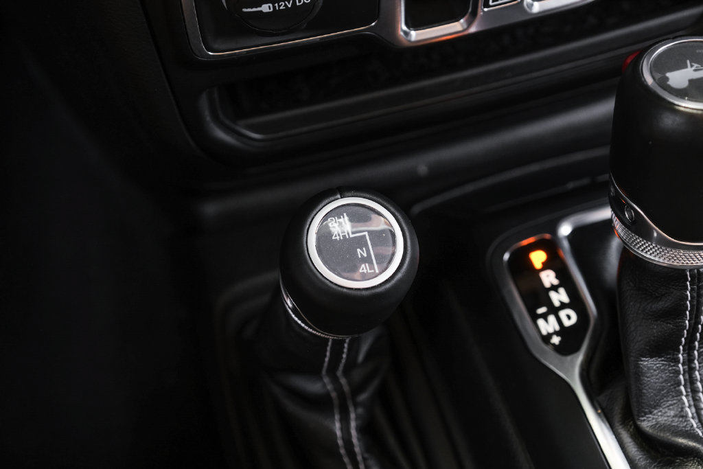 Used 2023 Jeep Wrangler Unlimited Sahara w/ LED Lighting Group AWD/4WD image 39