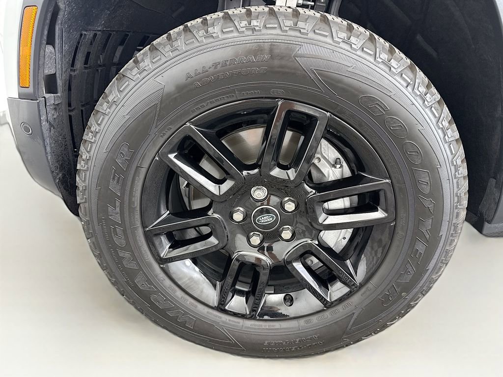 Used 2025 Land Rover Defender 110 S image 29