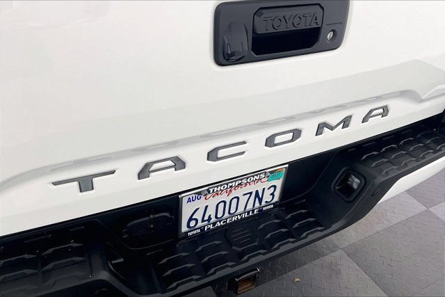 Used 2019 Toyota Tacoma TRD Off-Road w/ TRD Premium Off Road Package AWD/4WD image 32