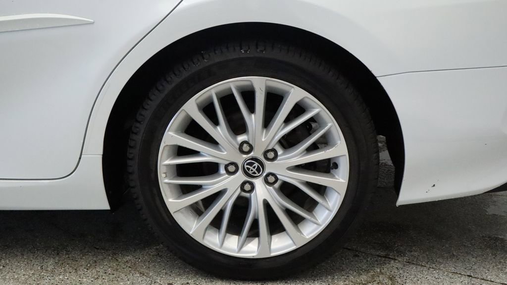 Used 2020 Toyota Camry XLE FWD image 16