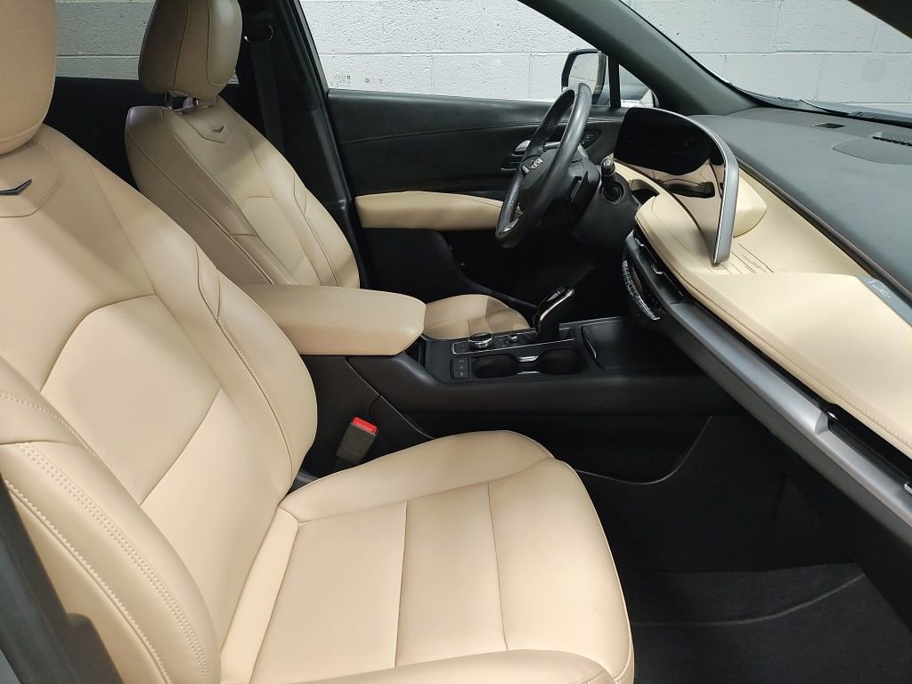 Used 2024 Cadillac XT4 Premium Luxury image 7