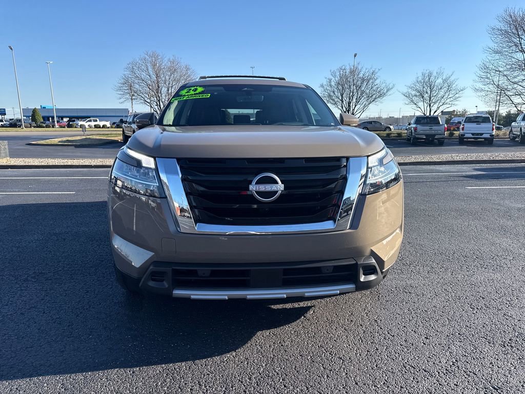 Used 2024 Nissan Pathfinder Platinum w/ Cargo Package AWD/4WD image 9