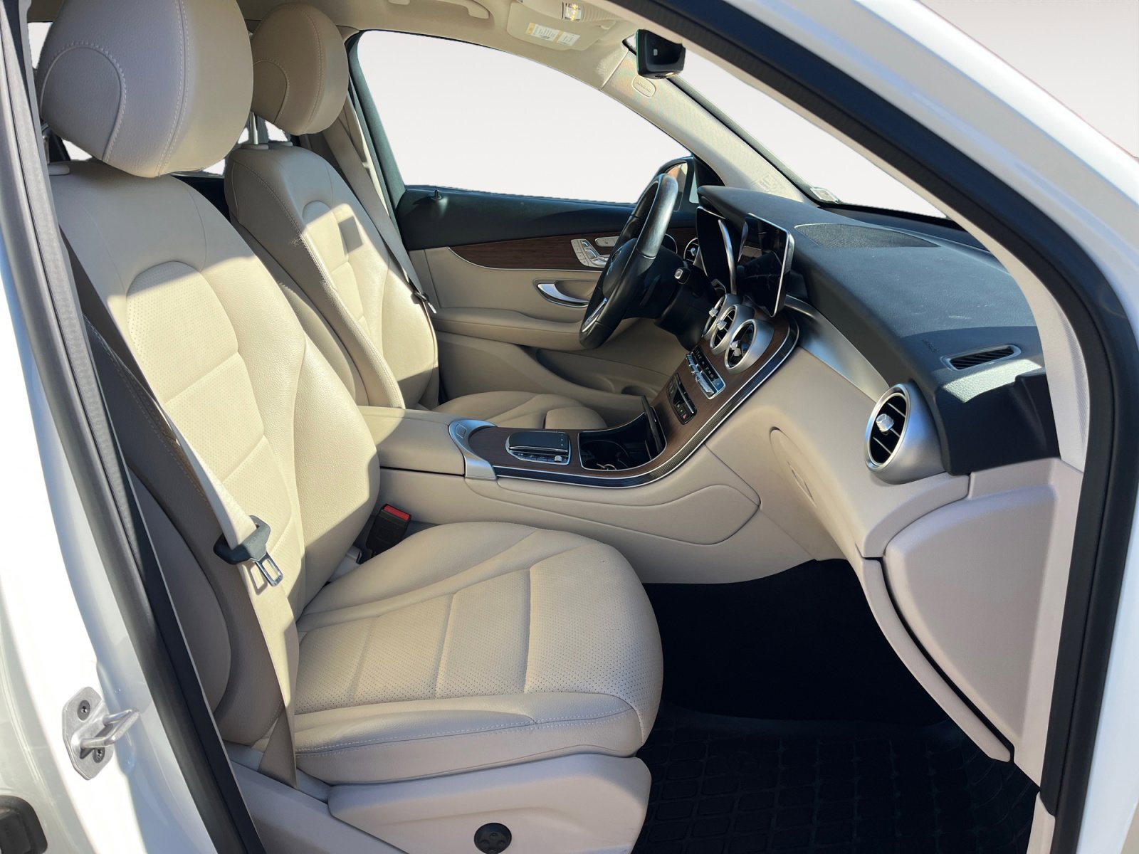 Used 2022 Mercedes-Benz GLC 300 4MATIC image 20