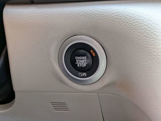 Used 2020 Chrysler Pacifica Touring FWD image 23
