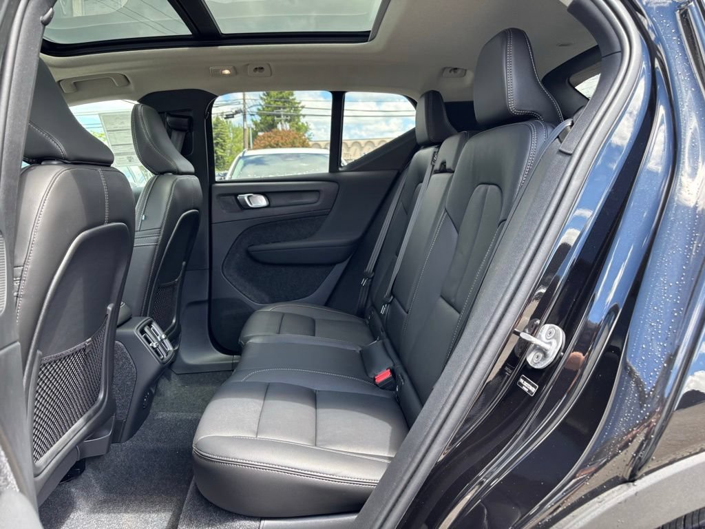 New 2026 Volvo XC40 B5 Plus w/ Climate Package AWD/4WD image 16