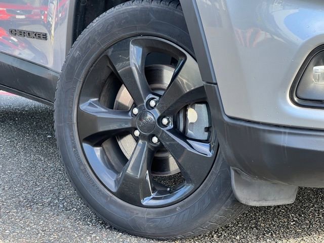 Used 2020 Jeep Cherokee Latitude Plus image 2