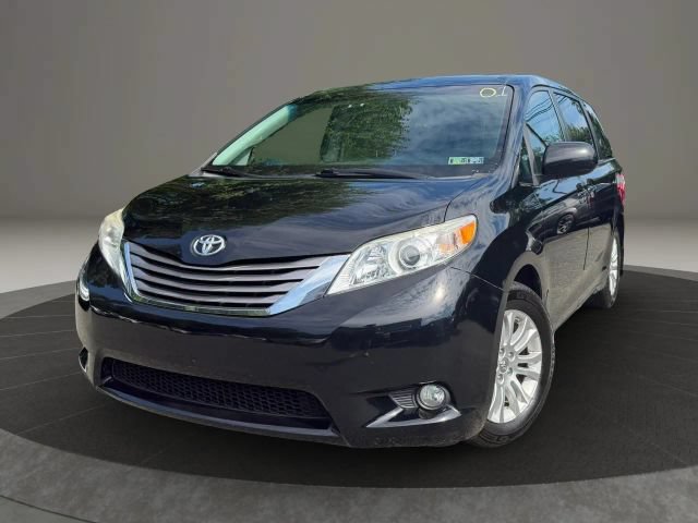 Used 2017 Toyota Sienna XLE w/ XLE Navigation Package FWD image 1