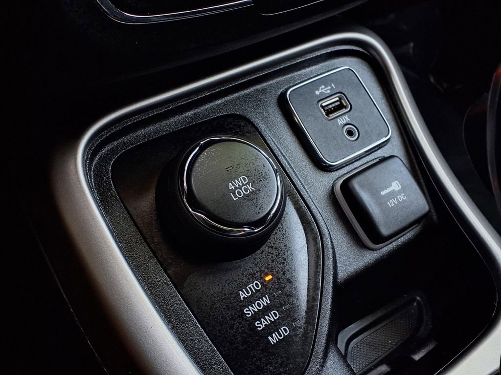 Used 2020 Jeep Compass Latitude AWD/4WD image 10