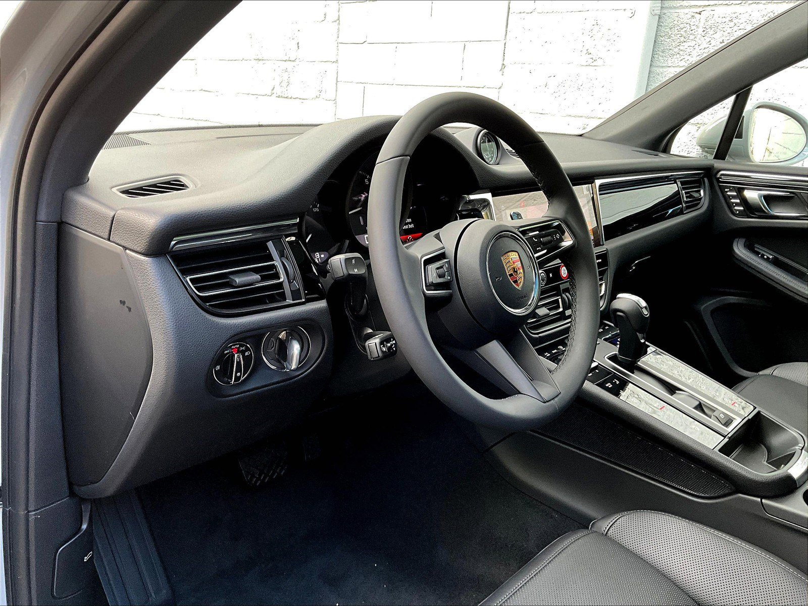 New 2026 Porsche Macan image 4