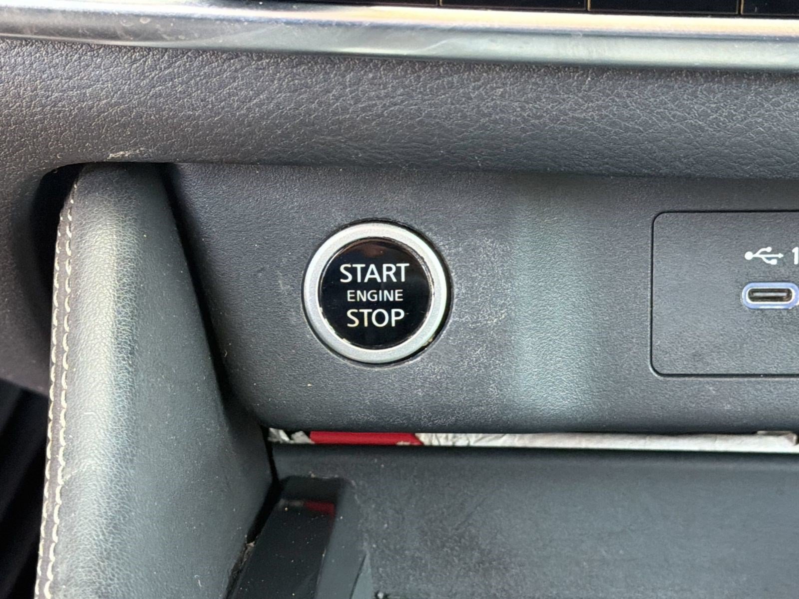 Used 2022 Nissan Rogue SL w/ SL Premium Package FWD image 17
