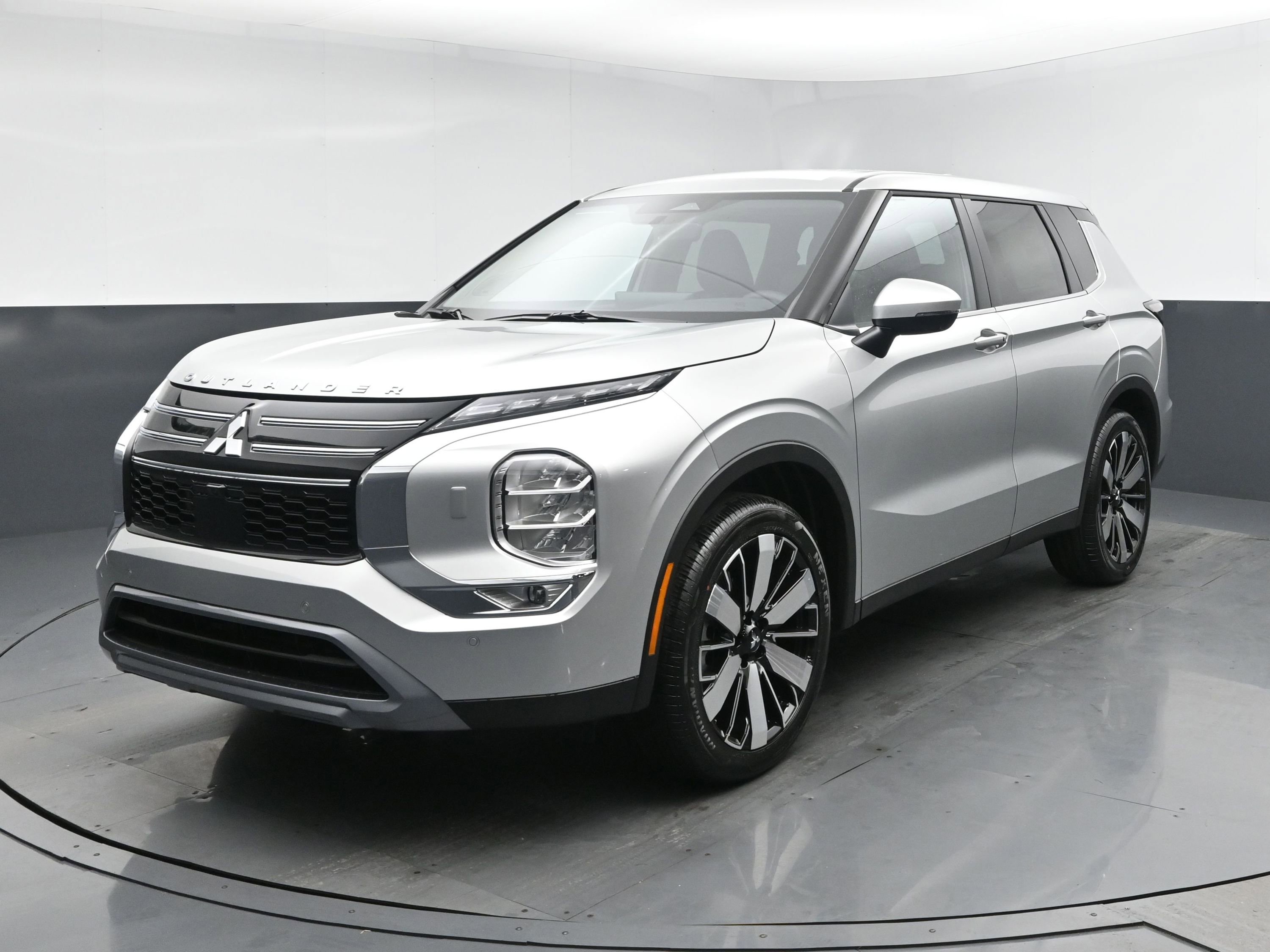 New 2026 Mitsubishi Outlander SE image 1