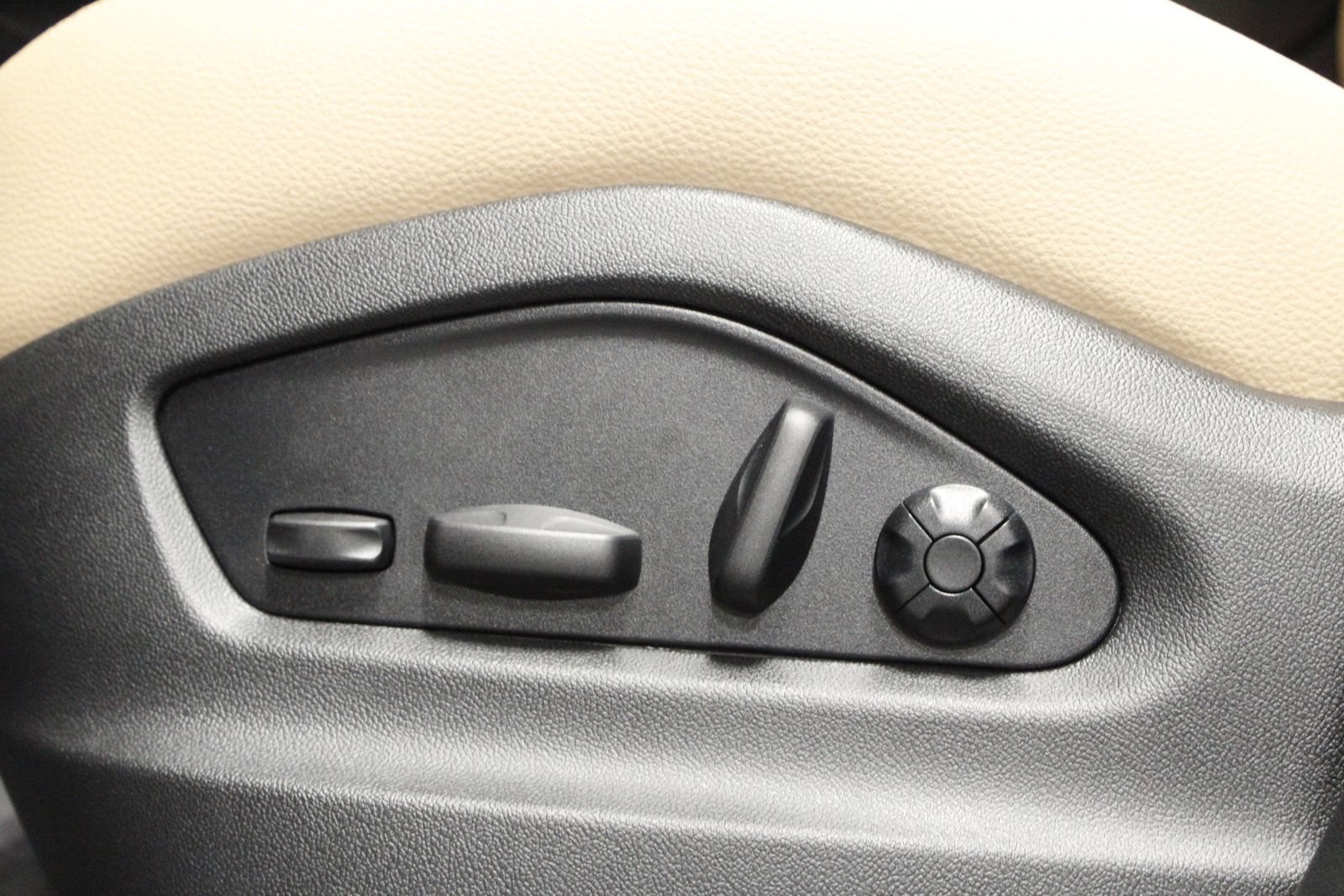 New 2026 Porsche Cayenne AWD/4WD image 33